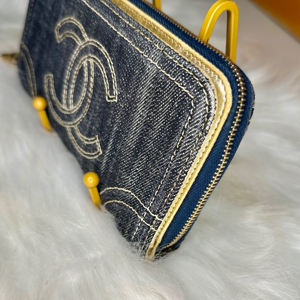 CHANEL Blue Denim Wallet with Gold Details - Picture 3 of 14